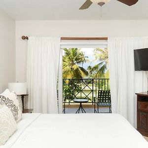 Villa Montana Beach Resort